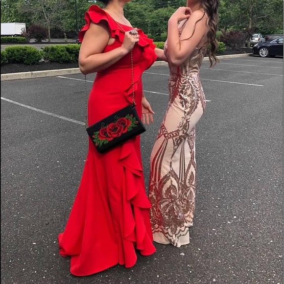 Betsy and Adam evening sequence gown size 6 - Picture 4 of 9